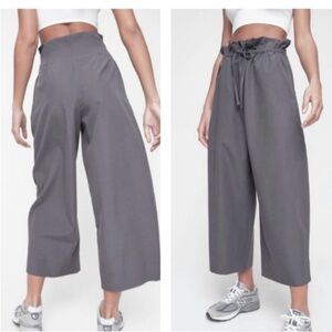 Aritzia The Group Babaton Kerri Pants Grey Paperbag Waist Wide Leg Cropped Sz XS